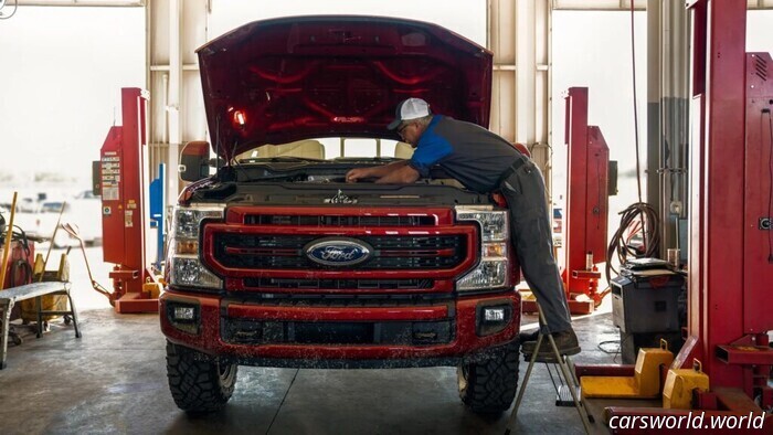 El CEO de Ford, frustrado porque no puede cubrir 5.000 puestos de mecánico que pagan 120.000 dólares | Carscoops